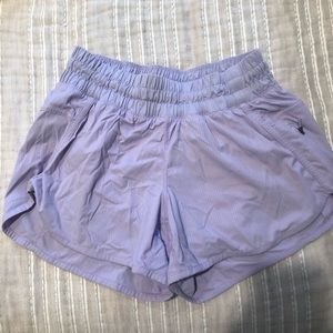 Sz. 6 lululemon light purple tracker short